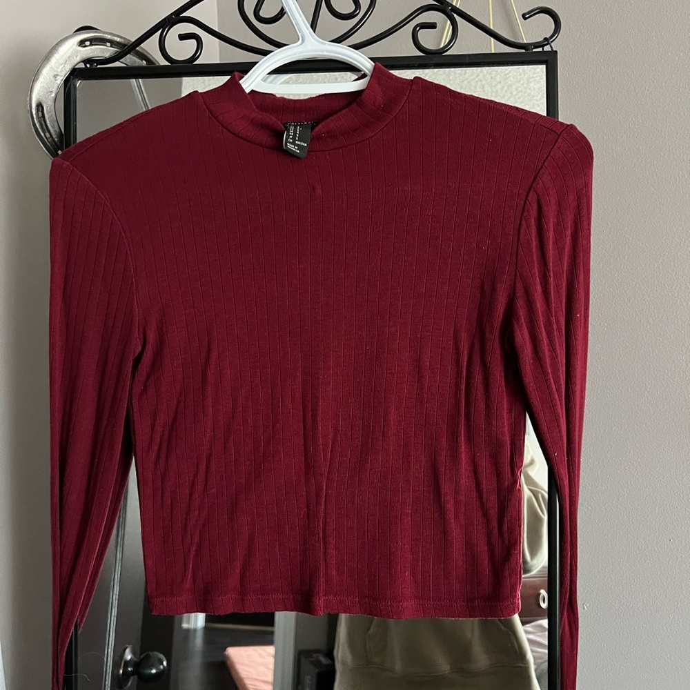 Long sleeve crop top